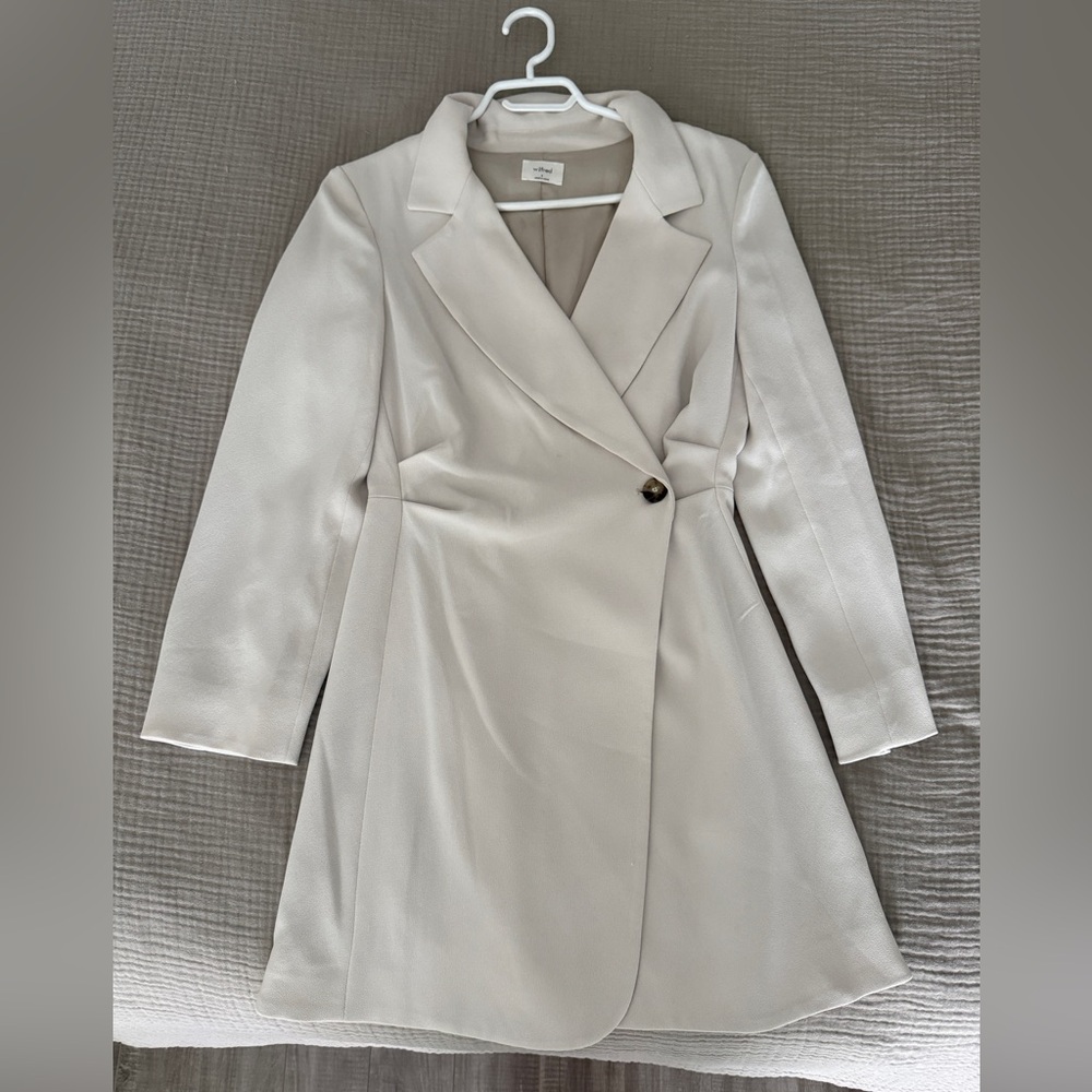 Aritzia Wilfred Matte Pearl Blazer Dress
